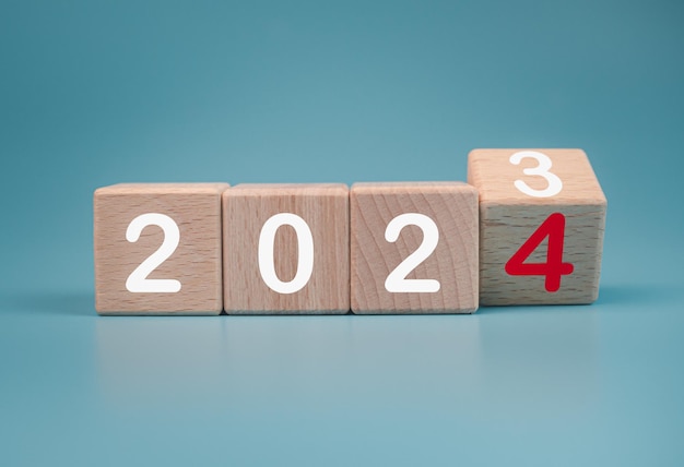 Blocos de madeira alinhados com as letras 2024 Representa o estabelecimento de metas para 2024 o conceito de início planejamento financeiro estratégia de desenvolvimento definição de metas de negócios