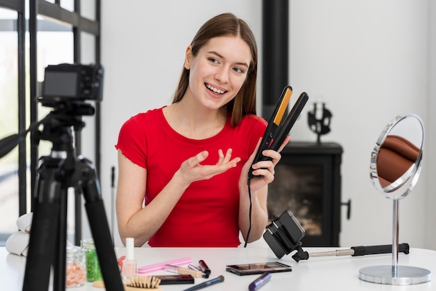 Blogger videoaufnahme mit haarschmuck