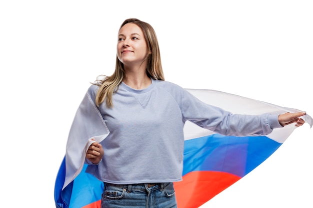 Blondes junges Mädchen mit einer russischen Flagge