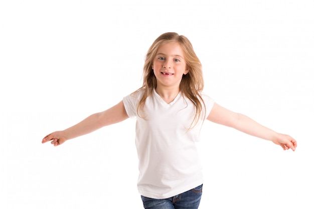 blondes Kindermädchen eingerückt, springenden starken Wind auf Haar