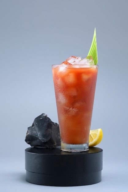 Bloody Mary cocktail com suco de vodka e tomate