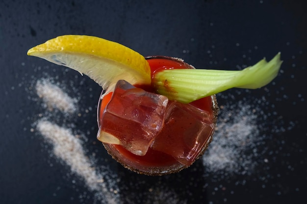 Bloody Mary Cocktail mit Wodka und Tomatensaft