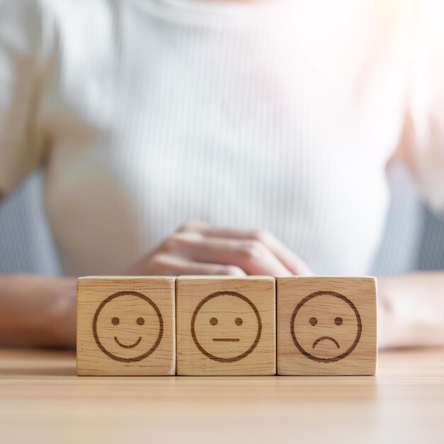 Bloqueo facial de emoción para la experiencia de revisión del cliente evaluación de la encuesta de satisfacción evaluación del estado de ánimo concepto del día mundial de la salud mental