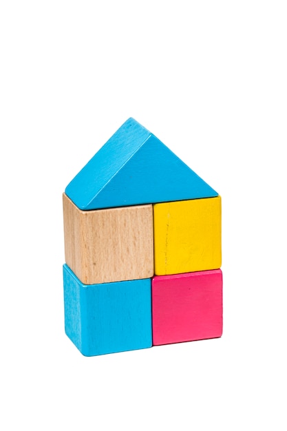 Bloques de construcción sobre fondo de madera, Bloques de construcción de madera coloridos