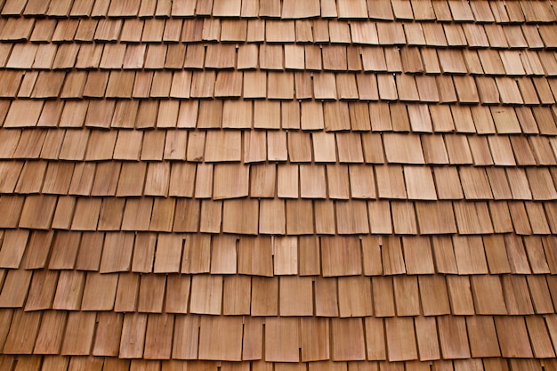 Bloques de madera apilados como pared en Tailandia