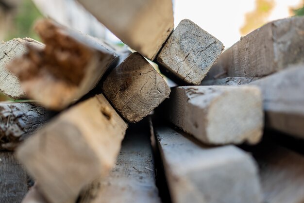 Foto bloques de madera texturizados uno encima del otro