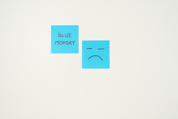 Blue Monday conceito adesivos notas postá-lo espaço de cópia