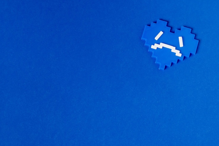 Foto blue monday concepto que representa el día más triste del año hecho con un pequeño corazón azul con una cara triste