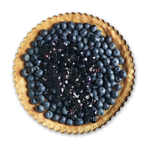 Foto blueberry ricotta pie auf weißem hintergrund mit flachem lay-stil