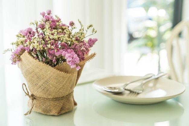 Blumen Blumenstrauß Dekoration auf dem Tisch