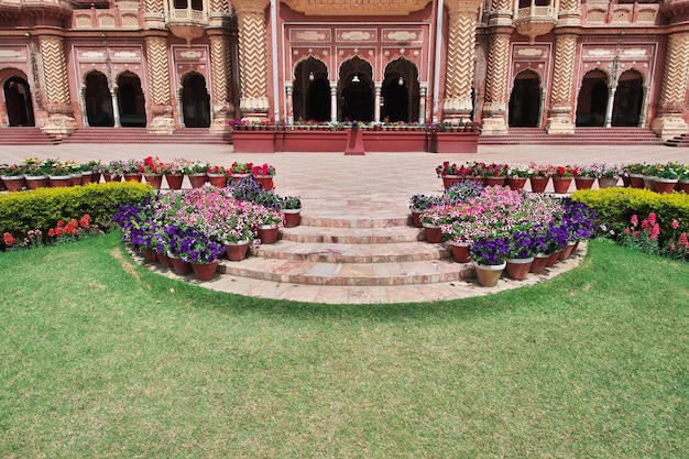 Blumen im Faiz Mahal Palast in Khairpur Sindh Pakistan