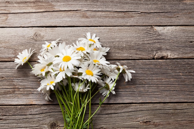 Blumenstrauß aus Gänseblümchen-Kamillenblumen