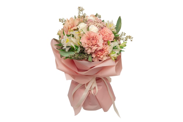 Blumenstrauß aus zartrosa Blumen in rosa Geschenkpapier