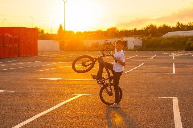 Bmx bike stunts