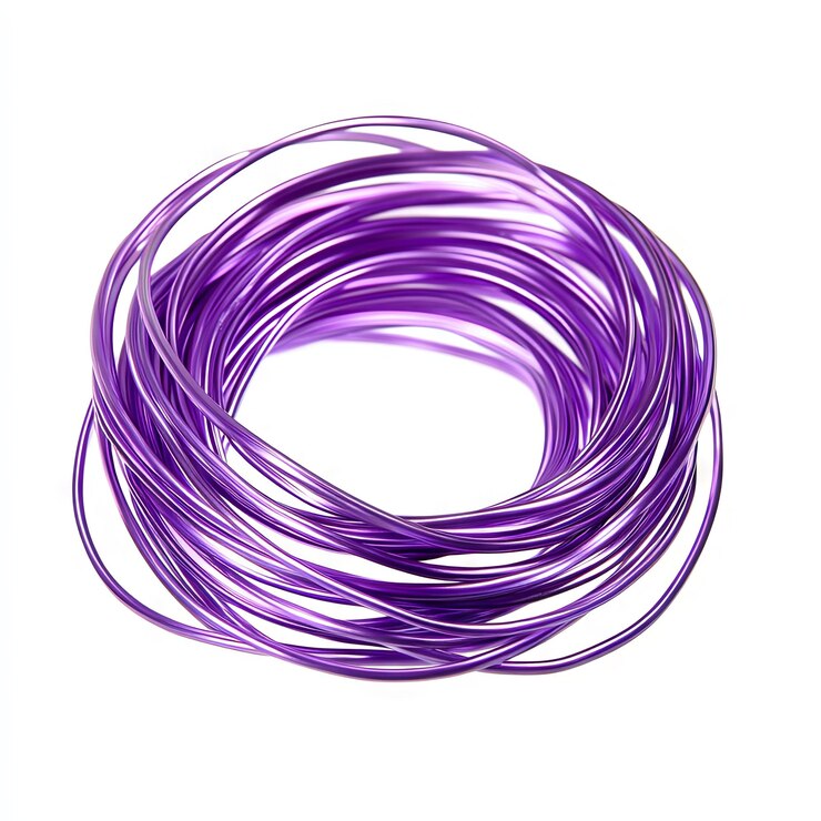 Foto bobina de fio roxo para artesanato, fabricação de jóias e arte