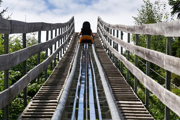 Foto bobsled-rollercoaster schlittenbahn an einem sommertag rittisberg alpen österreich