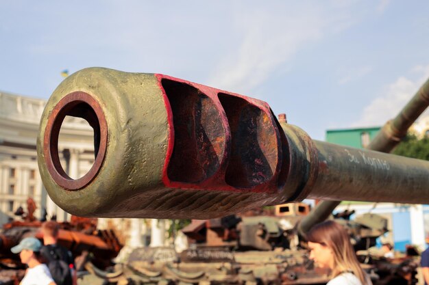 La boca de un tanque ruso Guerra en Ucrania Kyiv Agosto de 2022