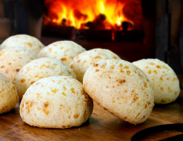 Bocadillo brasileño, pan de queso tradicional de Minas Gerais - pao de queijo