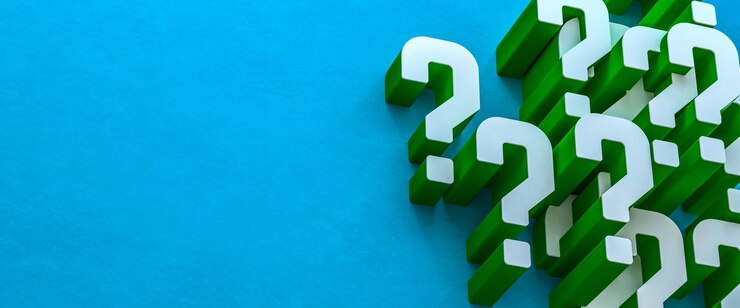 Foto bocadillo de diálogo y signos de interrogación.