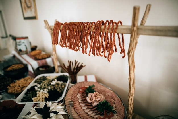 Bocadillos de carne en una ceremonia de boda en un restaurante x9