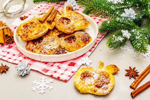 Bocadillos de manzana caseros con relleno dulce