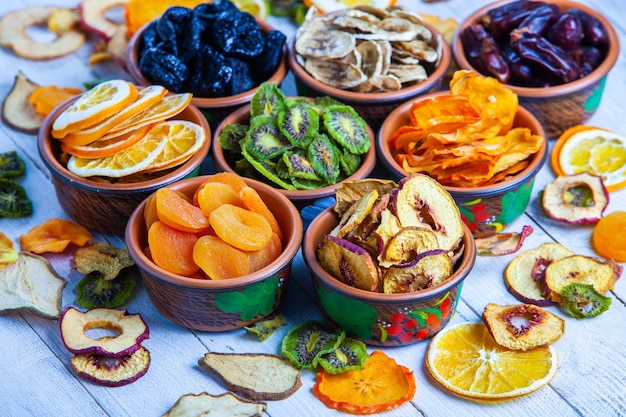 Foto bocadillos saludables de frutos secos variados