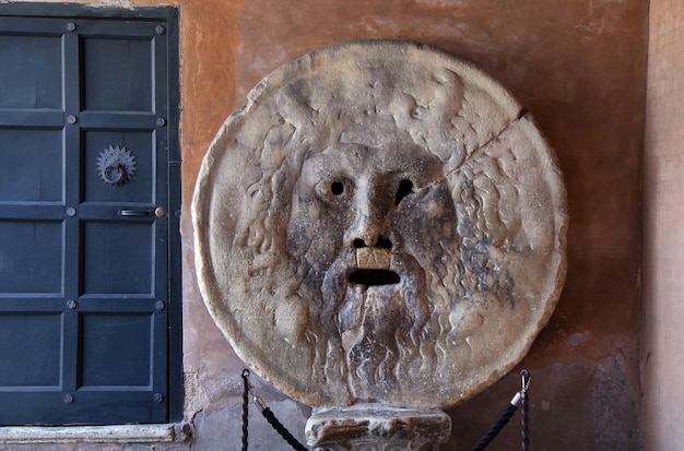 Bocca della Verita Der Mund der Wahrheit in Rom Italien