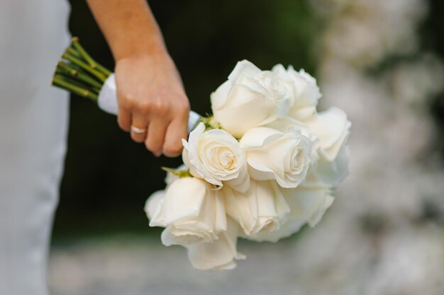 Boda de la novia flores fondo verde