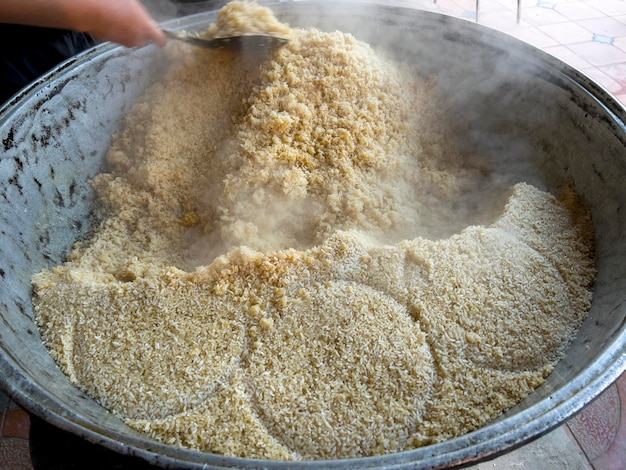 La boda Plov en el caldero está hecha.