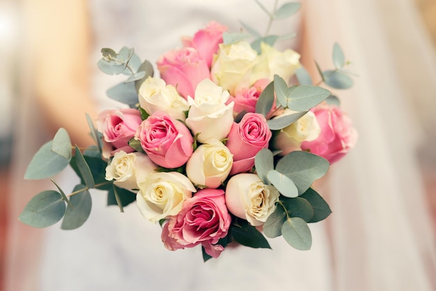 Boda de ramo y celebración de matrimonio de novia con flores de rosas naturales y hojas zoom Flor de compromiso y hermoso arreglo floral de rosas para el elegante día de la mujer nupcial