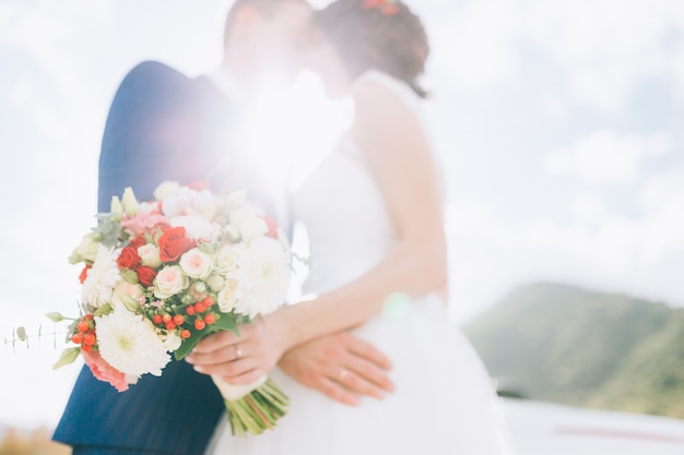 Foto boda ramo de novia de rosas crisantemos eucalipto bebé