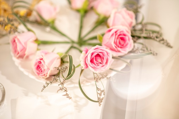 Foto boda telón de fondo con flores y decoración de bodas.