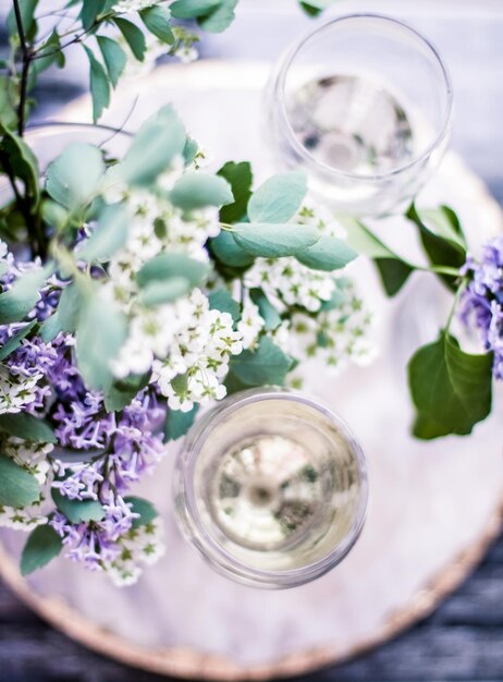 Bodega de vino blanco francés concepto de cena y celebración