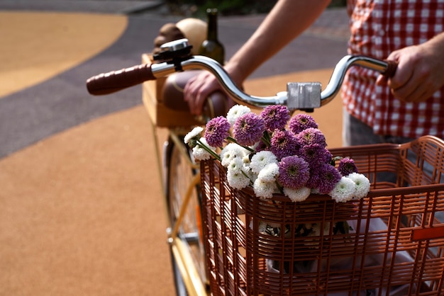 Bodegón de cesta de bicicleta