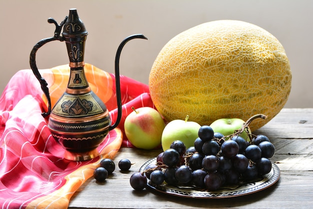 Bodegón con fruta y jarra