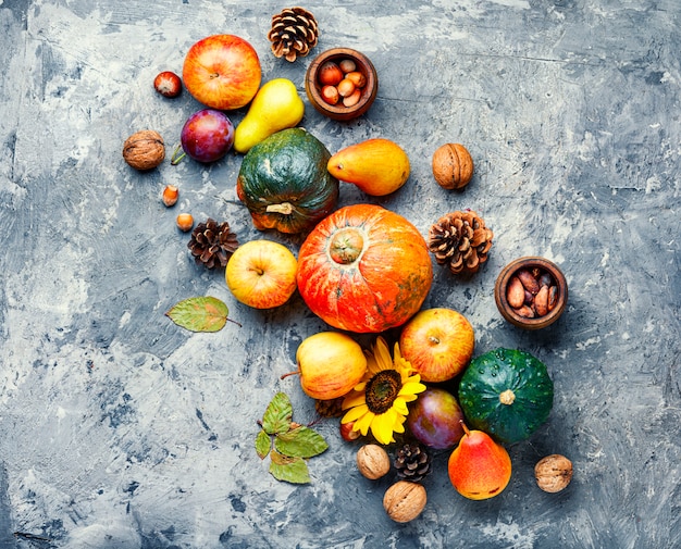 Bodegón de frutas de otoño