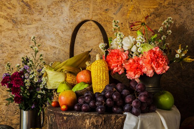 Foto bodegón con frutas.