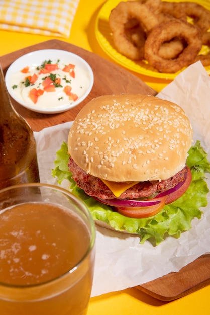 Foto bodegón de platos de comida rápida