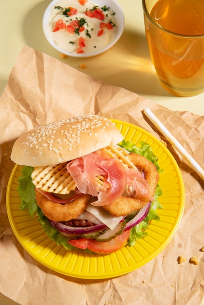 Foto bodegón de platos de comida rápida