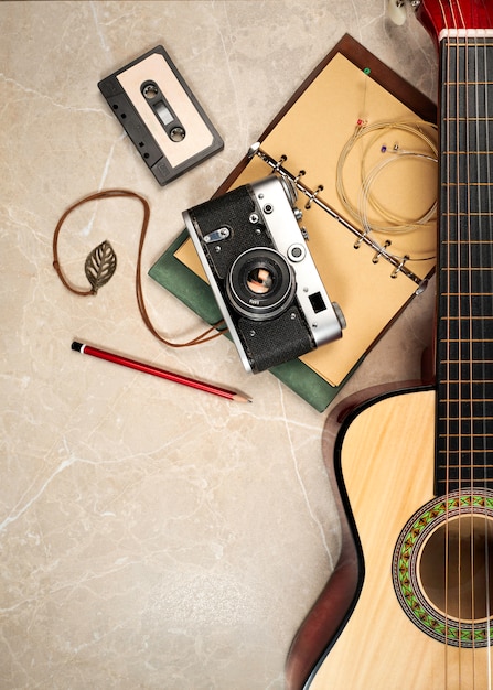 Foto bodegón retro de diferentes temas de deseo en el pasado