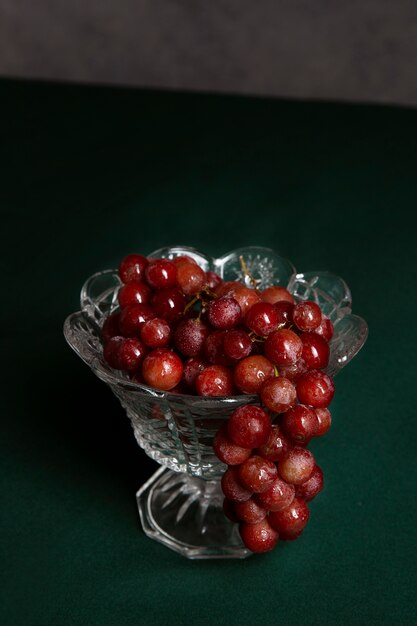 Foto bodegón de uvas en estilo barroco