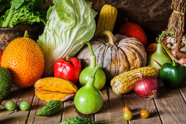 Foto bodegón verduras y frutas.