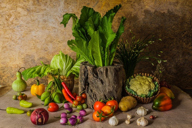 Bodegón Verduras, Hierbas Y Frutas.