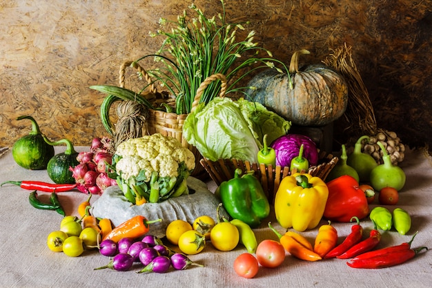 Bodegón Verduras, Hierbas Y Frutas.