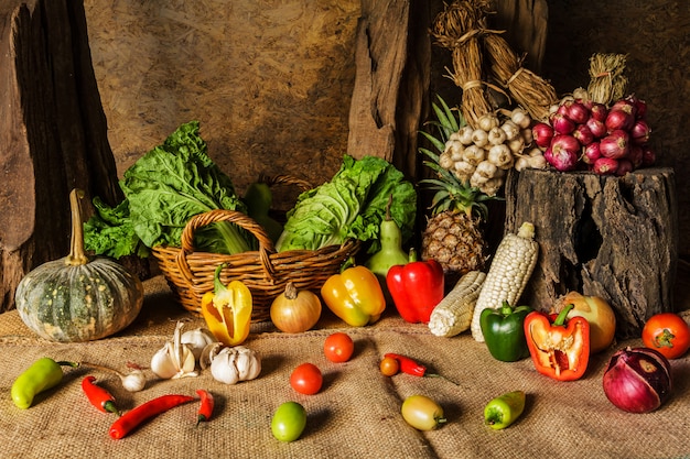 Bodegón Verduras, Hierbas Y Frutas.