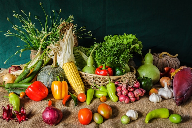 Bodegón Verduras, Hierbas Y Frutas.