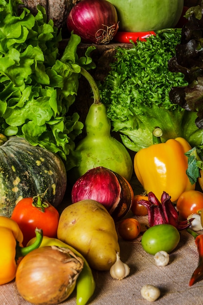 Bodegón Verduras, Hierbas Y Frutas.