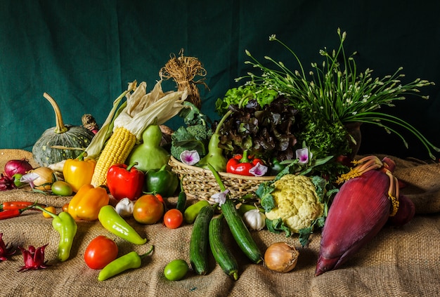 Bodegón Verduras, Hierbas Y Frutas.