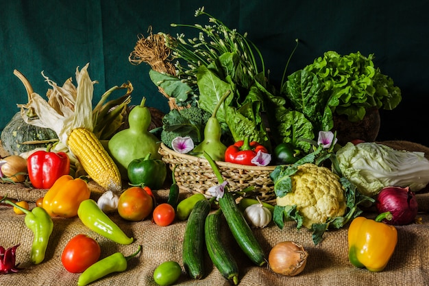 Bodegón Verduras, Hierbas Y Frutas.