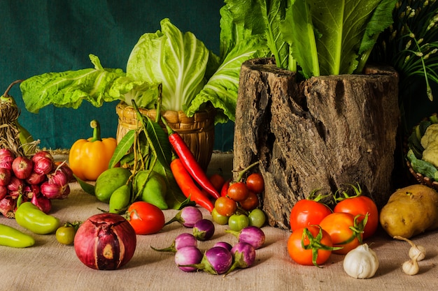 Bodegón Verduras, Hierbas Y Frutas.